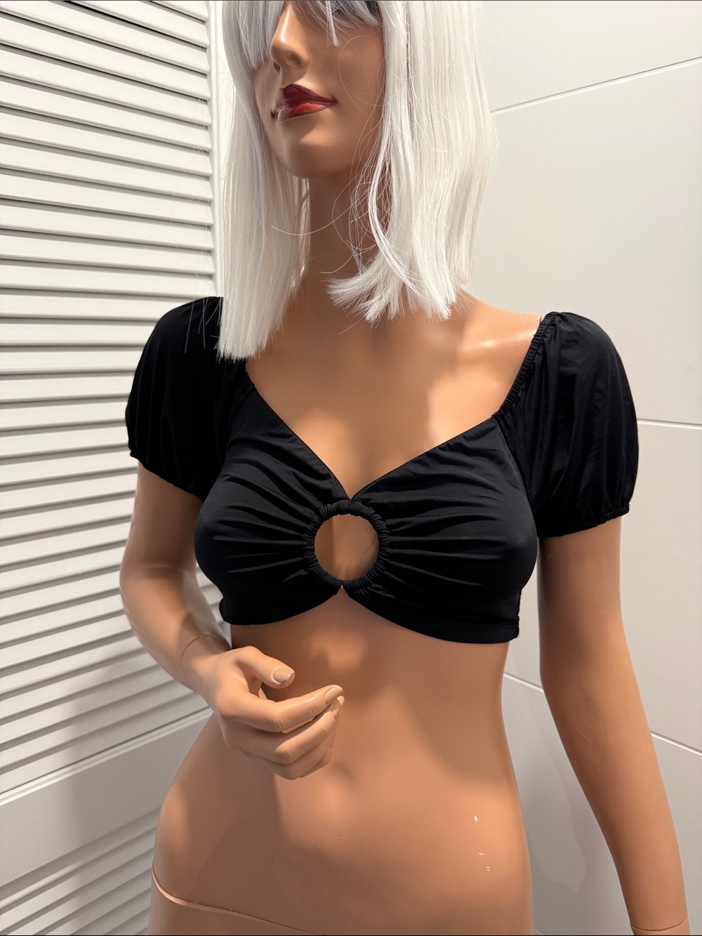 Kittenish Black Ring-Front Crop Top - Women medium